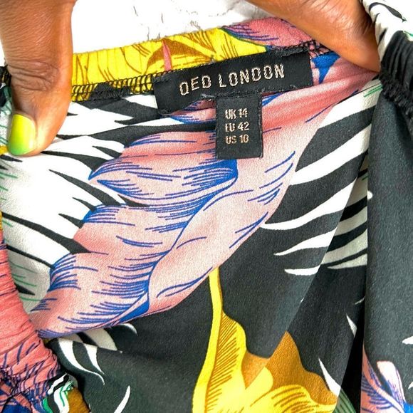 QED London Leaf print Off Shoulder Shift Dress - Picture 5 of 9